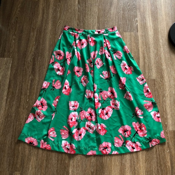 Who What Wear Dresses & Skirts - Who What Wear Floral Flowy Skirt Size 10